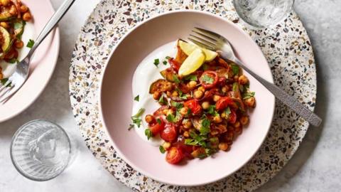Chickpeas with harissa and yoghurt