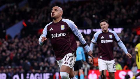 Donyell Malen celebrates scoring against Young Boys