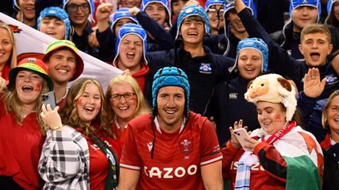 Justin Tipuric in front of fans
