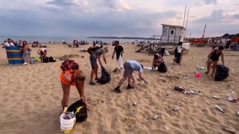 Volunteer litter pickers on Bournemouth beach