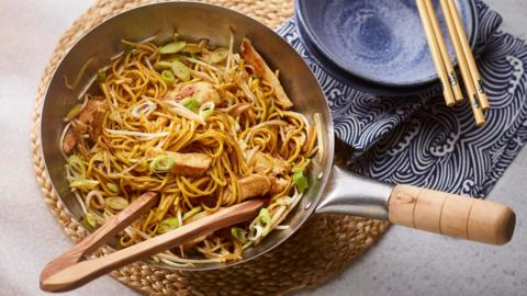 Simple chicken chow mein