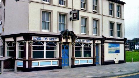 Earl De Grey pub