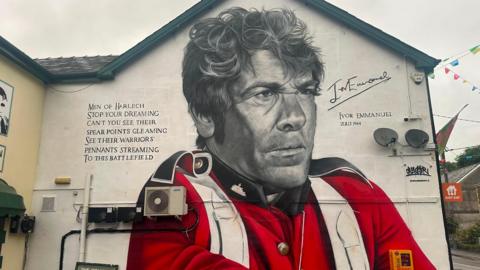 Murlun Ivor Emmanuel ar ochr tafarn The Colliers Arms ym Mhontrhydyfen