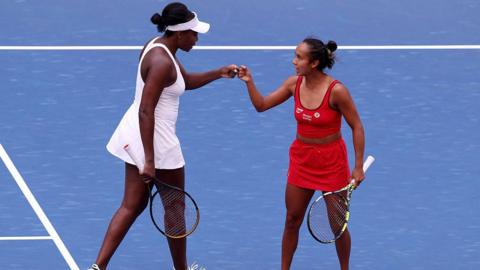 Venus Williams and Leylah Fernandez