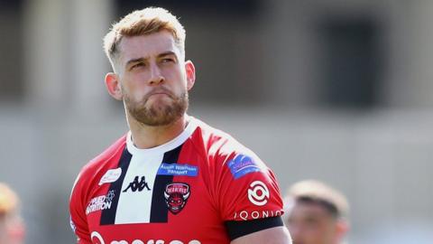 Jack Ormondroyd in action for Salford