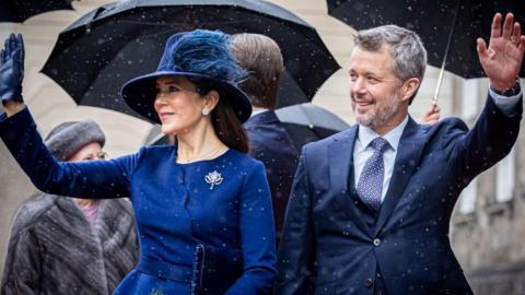 Queen Mary and King Frederik wave