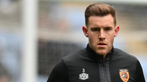 Callum Elder warming up before a game for Hull City