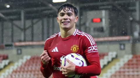 Gabriele Biancher celebrates with Man Utd