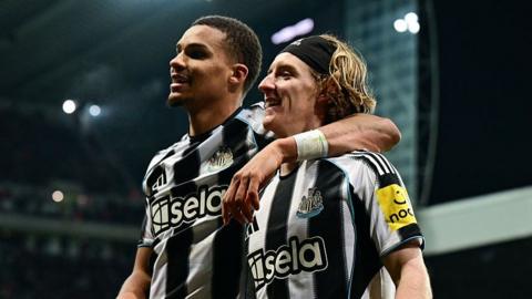 Malick Thiaw and Anthony Gordon celebrate a Newcastle goal