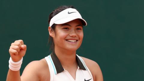 Emma Raducanu clenches her fist after winning in the French Open first round
