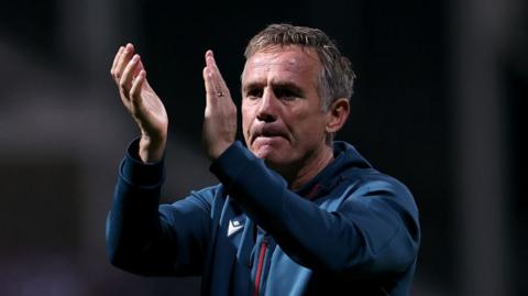 Wrexham boss Phil Parkinson applauds