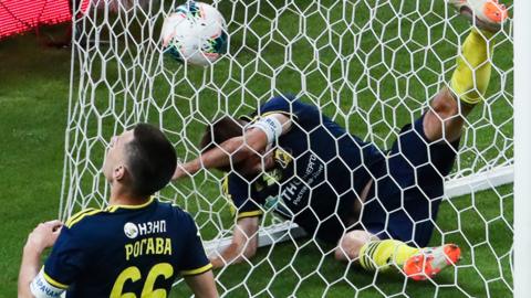 Rostov concede a goal at Sochi