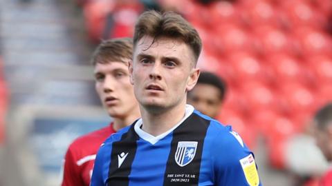 Ben Thompson playing for Gillingham in League One