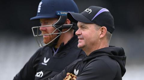 Matthew Mott and Jonny Bairstow at England training