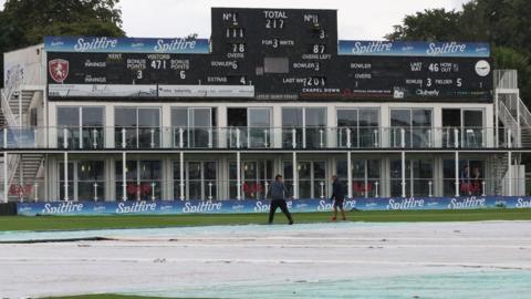 Rain at Canterbury