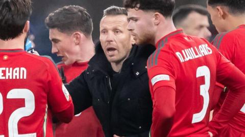 Craig Bellamy speaks to his Wales players