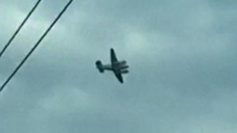A plane flying above Mississippi