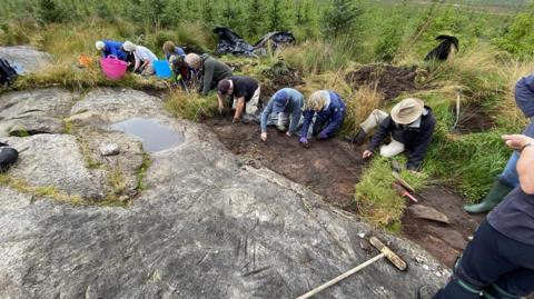 Uncovering Neolithic axe grind points