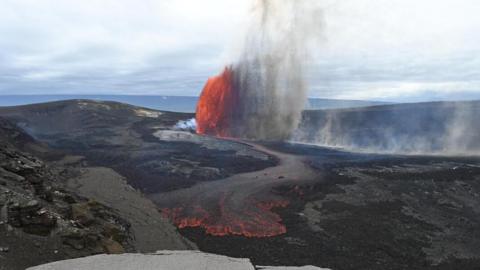 the kilauea volcano erupting