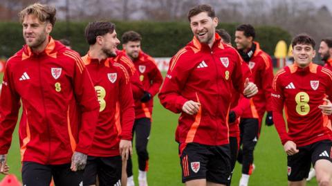 Joe Rodon, Liam Cullen, Ben Davies and Liam Cullen in Wales training