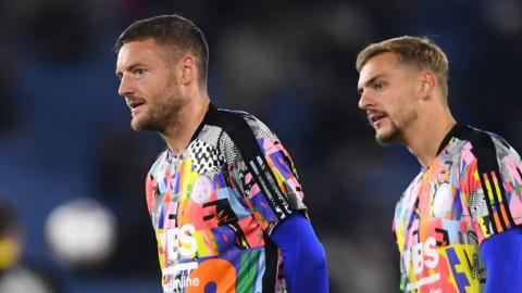 Jamie Vardy and Kiernan Dewsbury-Hall warm up for Leicester City