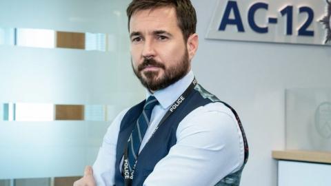 Martin Compston plays DI Steve Arnott