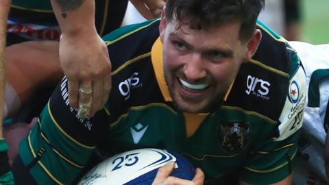 Andy Symons scores a try for Northampton