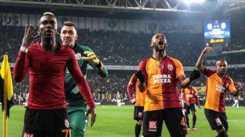 Galatasaray players celebrate Henry Onyekuru's goal at Fenerbahce