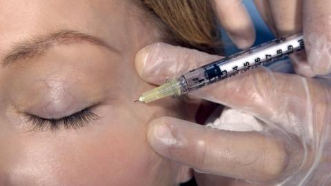 Needle injecting botox