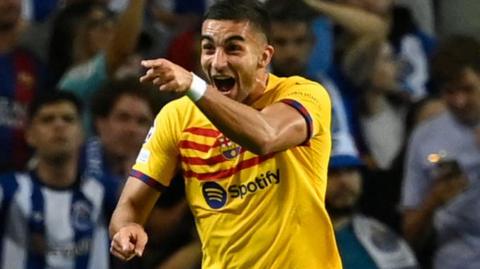 Ferran Torres celebrates his goal against Porta