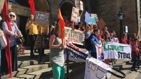 Protest ym Mhrifysgol Bangor