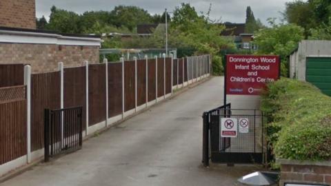 Entrance to Donnington Wood Infants