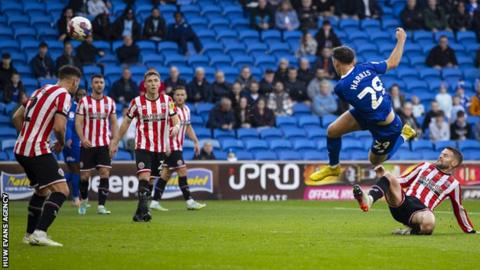 Mark Harris yn ergydio yn erbyn Sheffield United