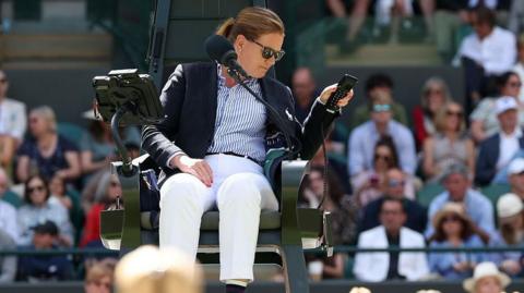 The umpire during the match with Taylor Fritz and Karen Khachanov