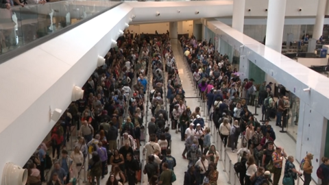 People in queues at Louis Armstrong New Orleans International Airport
