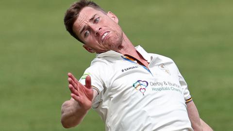 Luis Reece bowls for Derbyshire