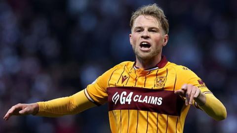 Stephen Welsh playing for Motherwell