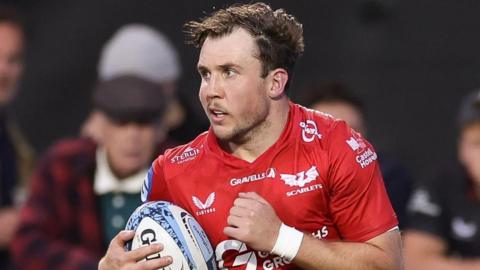 Ioan Lloyd attacks for Scarlets