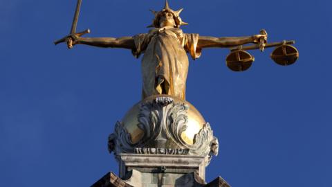 Scales of justice statue outside Old Bailey