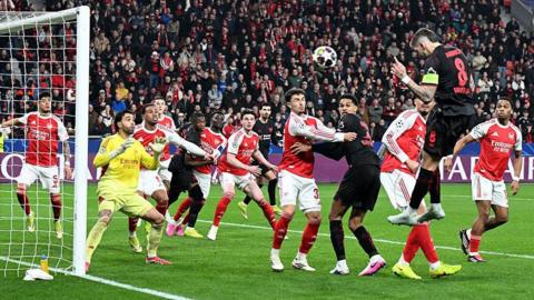 Andrich scores from corner for Leverkusen