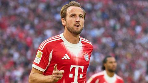 Bayern Munich's Harry Kane celebrates scoring against Hamburg