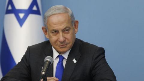 قطری وزیر اعظم کی جانب سے شہری انفراسٹرکچر کو نشانہ بنانے کی مذمت
اسرائیل نے ایران کا سب سے بڑا پیٹروکیمیکل پلانٹ تباہ کر دیا: نتن یاہو کا دعویٰ
تفصیلات بی بی سی اردو پر: