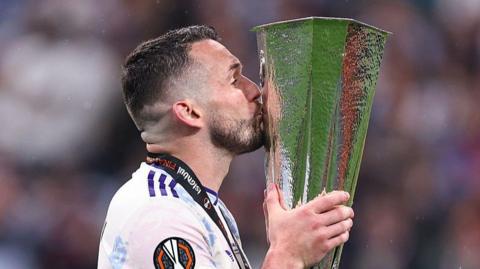 John McGinn kissing the Europa League trophy