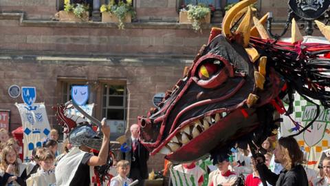 Knight and dragon meets in crowds in Chester