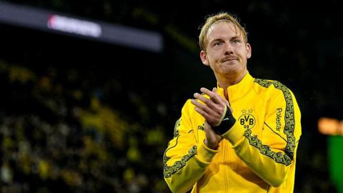 Julian Brandt applauding fans