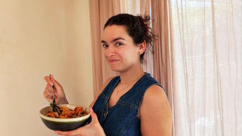 Laura Wingrove enjoying a 15-minute meal
© Laura Wingrove