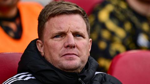 Eddie Howe watches on before Newcastle United's game against Brentford at the Gtech Community Stadium on 9 November, 2025