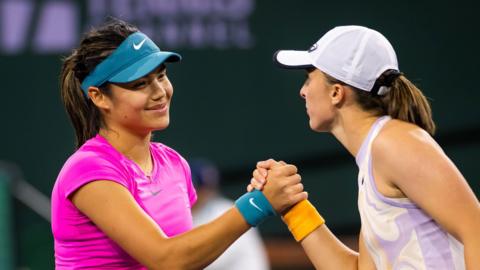 Emma Raducanu shakes hands with Iga Swiatek after their 2023 Indian Wells match