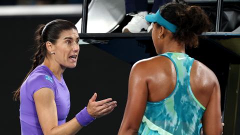 Sorana Cirstea argues with Naomi Osaka