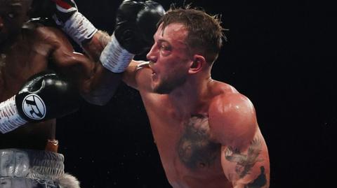 Brad Pauls fights Denzel Bentley